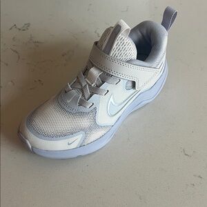 NWT Nike Kids Size 11.5 White and Gray Sneakers